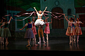 La fille mal gardée is a comic ballet presented in two acts, inspired by the 1765 painting by Pierre Antoine Baudouin. Performed by the Cultural Association of the Metropolitan Ballet of Medellin