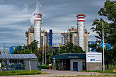Dampf, der aus einem Turm des TermoAndes-Kombikraftwerks in der Nähe von Salta, Argentinien, aufsteigt.