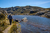 The Lagunas Negras Trail, located in the municipality of Vetas, Santander, is a hiking route located in the Páramo de Santurbán. It is a route with high mountain landscapes, characterized by impressive rock formations and lagoons of glacial origin with the presence of fauna and flora subject to conservation, among them is the endemic species of frailejon, Espeletia santanderensis.