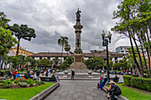Das Unabhängigkeitsdenkmal auf der Plaza Grande in Quito, Ecuador.