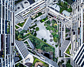 Luftaufnahme der Interlace-Wohnanlage, umgeben von Grünflächen und moderner Architektur, Bukit Merah, South West Community Development Council, Singapur.