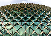Luftaufnahme von Esplanade und Theatern an der Bucht mit moderner Architektur und geometrischen Mustern, Downtown Core, Central Singapore Community Development Council, Singapur.