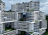 Luftaufnahme einer Interlace-Wohnanlage mit einzigartiger Architektur und Grünanlagen, Bukit Merah, South West Community Development Council, Singapur.