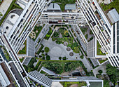 Luftaufnahme einer Interlace-Wohnanlage mit moderner Architektur und üppiger Begrünung, Bukit Merah, South West Community Development Council, Singapur.