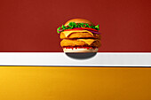 Delicious fried chicken burger with bold colours and a clear composition, perfect for fast food themes