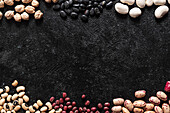 Bohnen auf schwarzem Hintergrund für Banner