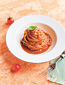 Pasta La Devozione (spaghetti with tomato sauce and Peppe Guida)