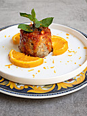 Sardinenflan mit Orangen-Rosinen-Sauce