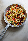 Spaghetti mit Venusmuscheln, Kirschtomaten und Chili