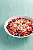 Pink-Orzo-One-Pot mit Rote-Bete und Schafskäse
