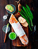 Bärlauch-Brotaufstrich mit Baguette