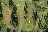 Luftaufnahme des Bulimba Golf Club mit üppig grünen Fairways und ruhigen Bäumen, Bulimba, Queensland, Australien.