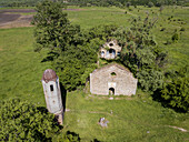 Drohnenaufnahme der verlassenen Kirche St. Atanasiy, Bulgarien.