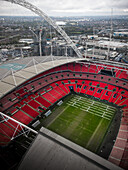 Wembley, Vereinigtes Königreich - 01. November 2018: Luftaufnahme des Wembley-Stadions mit roten Sitzen und Fußballplatz, Brent, Vereinigtes Königreich.