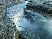 Luftaufnahme des Dettifoss-Wasserfalls und der Schlucht, Kopasker, nordöstliche Region, Island.