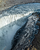 Luftaufnahme des Dettifoss-Wasserfalls und der Schlucht, Kopasker, Island.