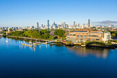 Luftaufnahme des Brisbane River, Brisbane Powerhouse & New Farm Park, Brisbane, Queensland, Australien