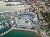 Luftaufnahme des Platzes der Freiheit (Piazza della Libertà) in der Innenstadt von Salerno, Italien.
