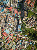 Luftaufnahme der Stadt Brinchang, Pahang, Malaysia, von oben.