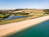 Luftaufnahme von Start Bay, Slapton Ley Nature Reserve und Slapton Sands bei Torcross, South Devon, UK.
