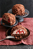 Chocolate mole cakes with raspberries