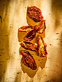 Getrocknete Tomaten im Sonnenlicht