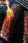 Baby Back Ribs vom Grill mit würziger Molassesauce
