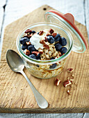 No cook oatmeal with blueberries and skyr