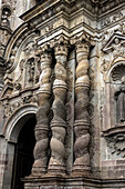 Detail der Fassade der Kirche der Campañia de Jesus oder Gesellschaft Jesu in Quito, Ecuador.