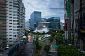 Luftaufnahme des Soumaya-Museums und moderner Wolkenkratzer in städtischer Landschaft mit schönem Sonnenuntergang, Miguel Hidalgo, Mexiko-Stadt, Mexiko.