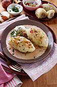 Cepelinai - Litauische Kartoffelknödel mit Fleischfüllung und Speck