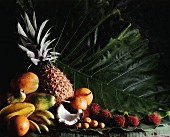 Stillleben mit verschiedenen exotischen Früchten
