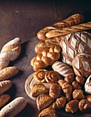 Verschiedene Brote und Kleingebäck