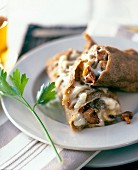 Buchweizencrepes mit Pilzen und Comté-Käse