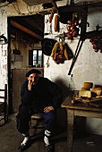 Baskischer Schäfer in seiner Hütte