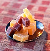 Banana-flavour fruit jelly cubes
