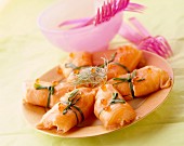 Smoked salmon rolls with cream of chives