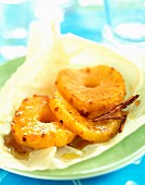 Wrapped spiced pineapple Papillotte