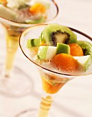 Fizzy fruit soup (topic : fruits beverages)