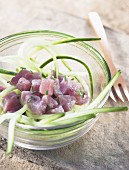 Lemon-marinated tuna with courgette strips