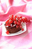 Chocolate cake with redcurrants
