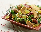 Salat mit Foie Gras, Kaumagen, Entenbrust, Kastanien und Trauben