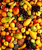 Stillleben mit frischem buntem Obst