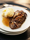Flank of beef with shallots and homemade mashed potatoes