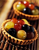 individual grape tart
