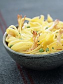 Spaghettis with shrimps, peas and mimolette cheese