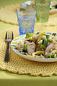 Salat mit Seeteufel und Reis