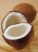 Eine halbierte Kokosnuss