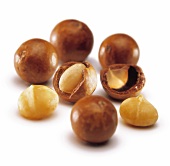 Macadamia nuts with shells