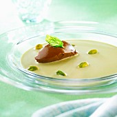 Pistachio soup with mint and chocolate